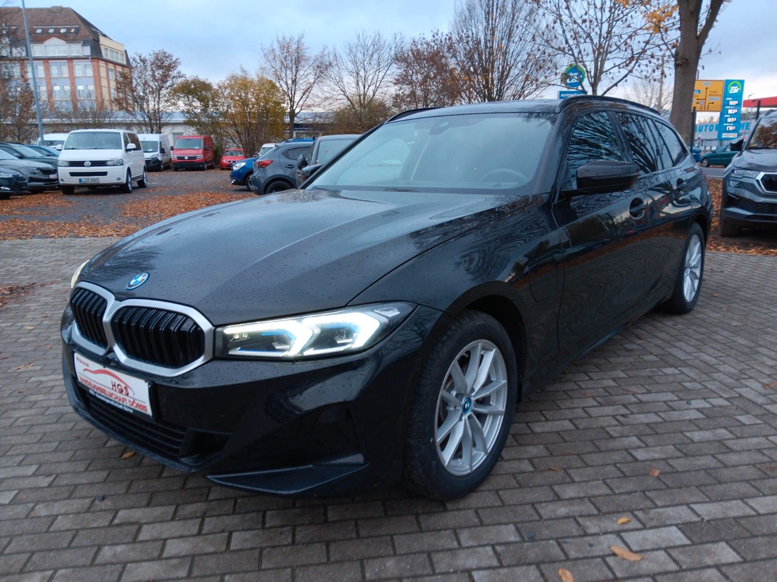 BMW 3 Touring 330 e xDrive Navi AHZV LED Klima PDC