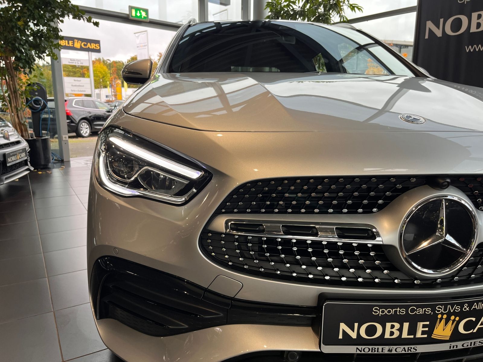 Fahrzeugabbildung Mercedes-Benz GLA 250 4Matic AMG Line PANO LED NAVI