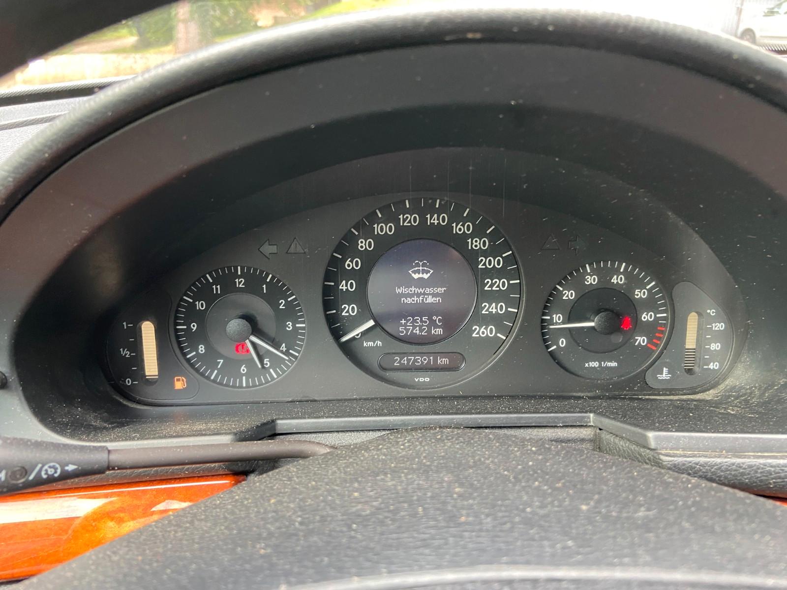 Mercedes-Benz E200 2007 — photo 8