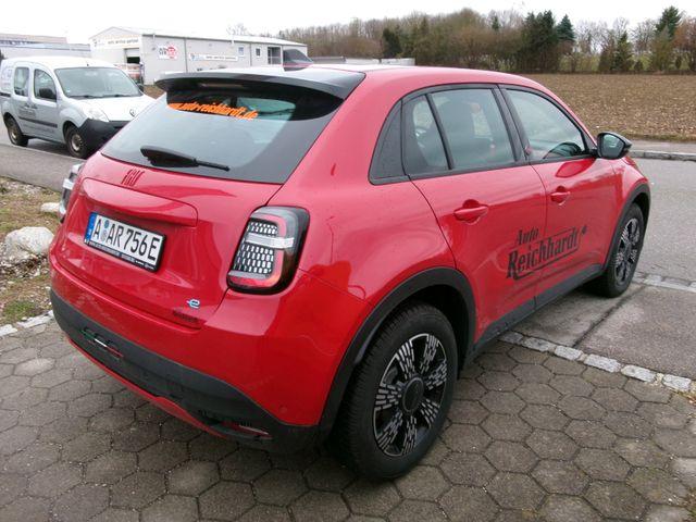 Fiat 600 e W Red Uconnect LED ACC AUT KlimaA PDC