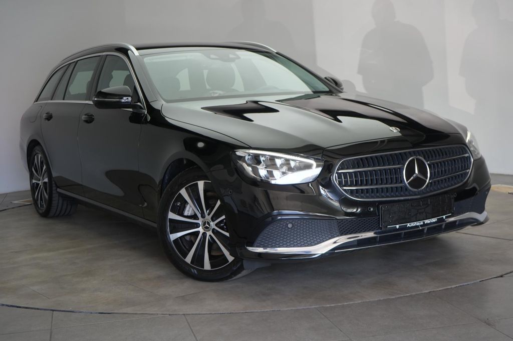 Image of Mercedes-Benz E 300
