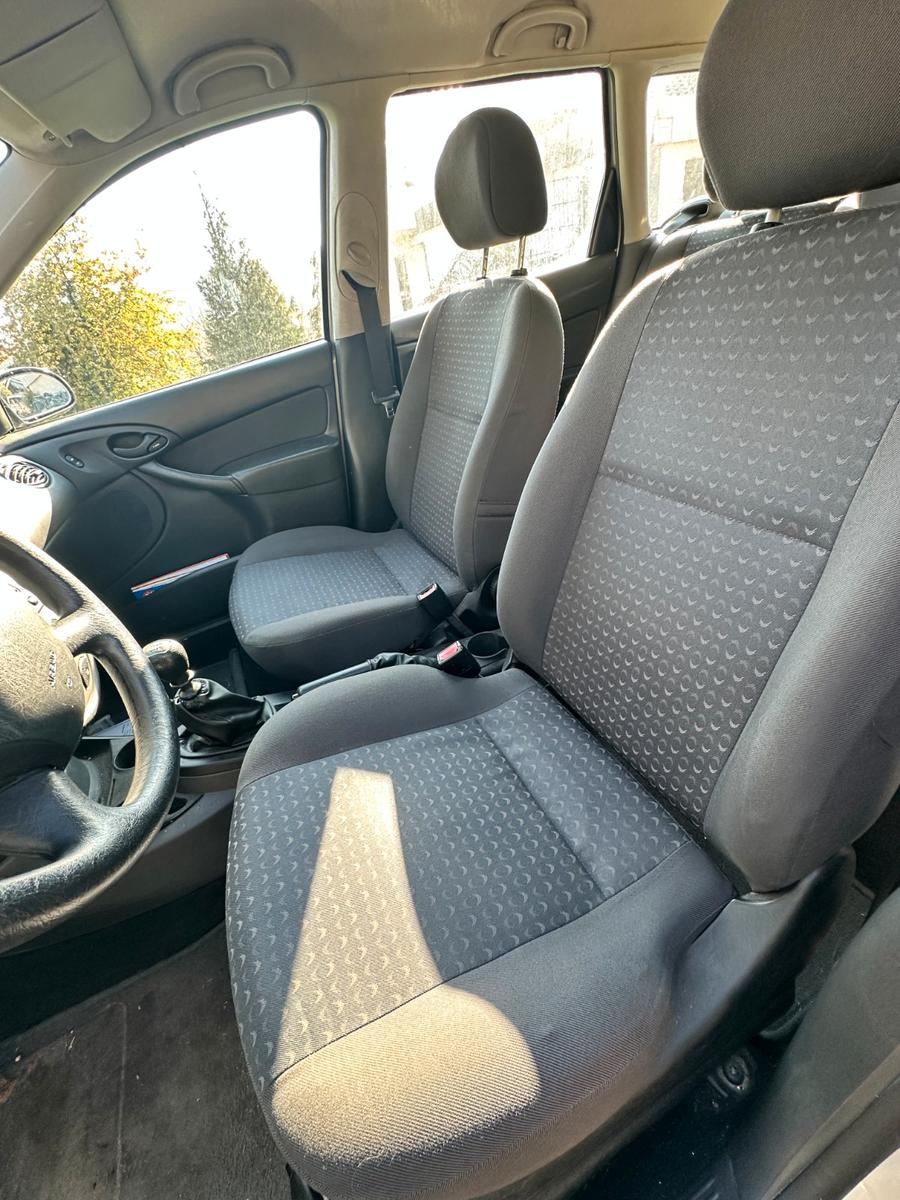 Ford Focus 2004 — photo 10