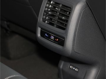 Volkswagen T-Roc R-Line 1.5 eTSI DSG AHK Kamera LED
