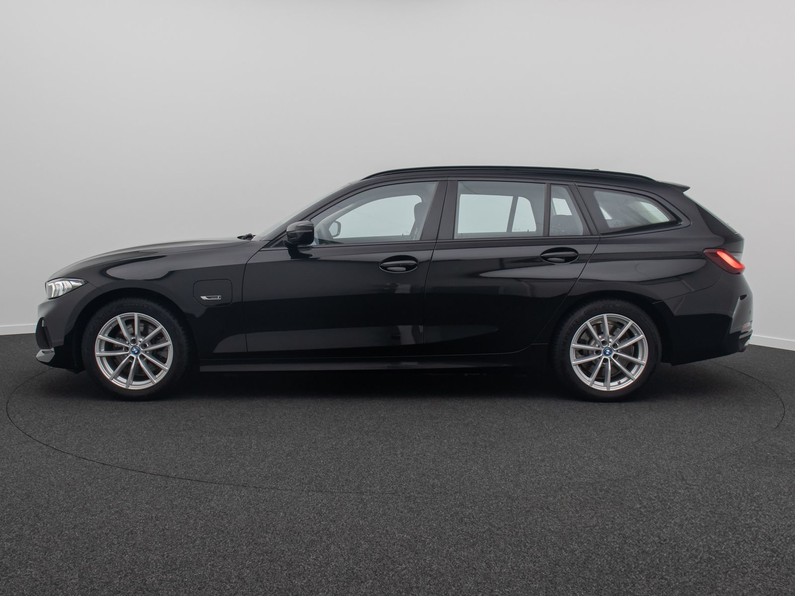 Fahrzeugabbildung BMW 320e Widscreen PDC CockpitPlus DAB Geschwindig