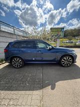 BMW X5 M50 M50d - - blaue BMW X5 M50