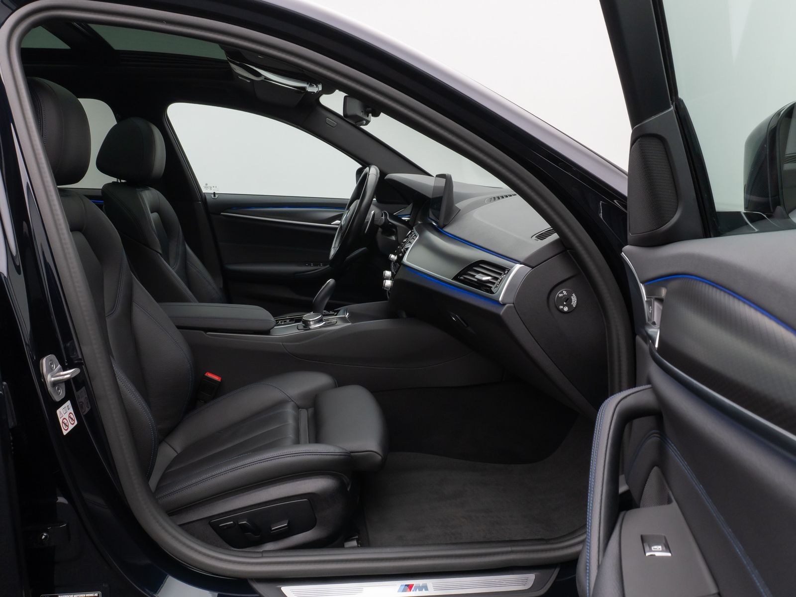 Fahrzeugabbildung BMW 530d xD M Sport Panorama Kamera HUD HiFi Komfort