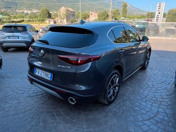 Alfa-Romeo Stelvio - 5