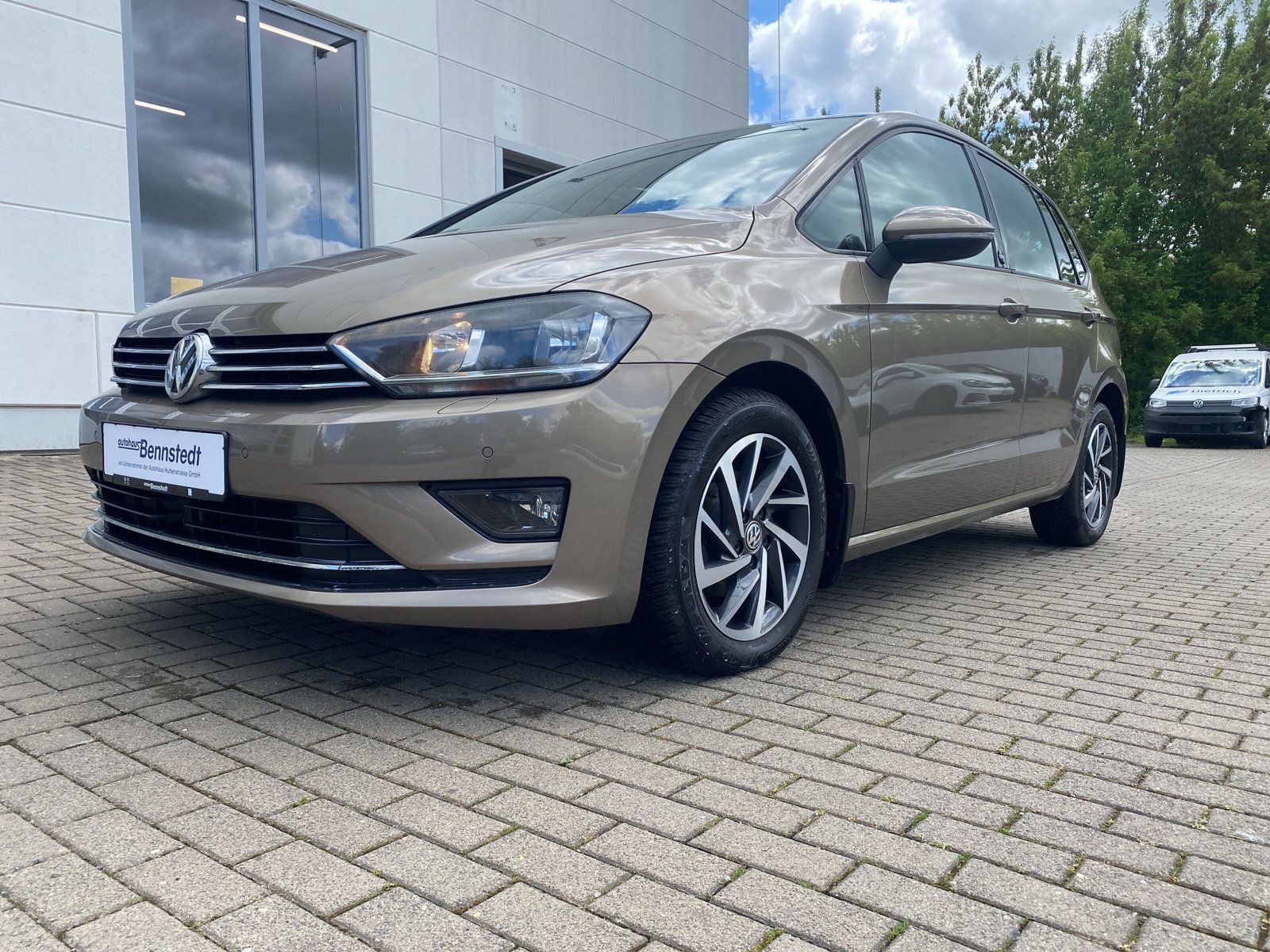 Fahrzeugabbildung Volkswagen Golf Sportsvan 1.2 TSI DSG Sound KAMERA APP BLIN