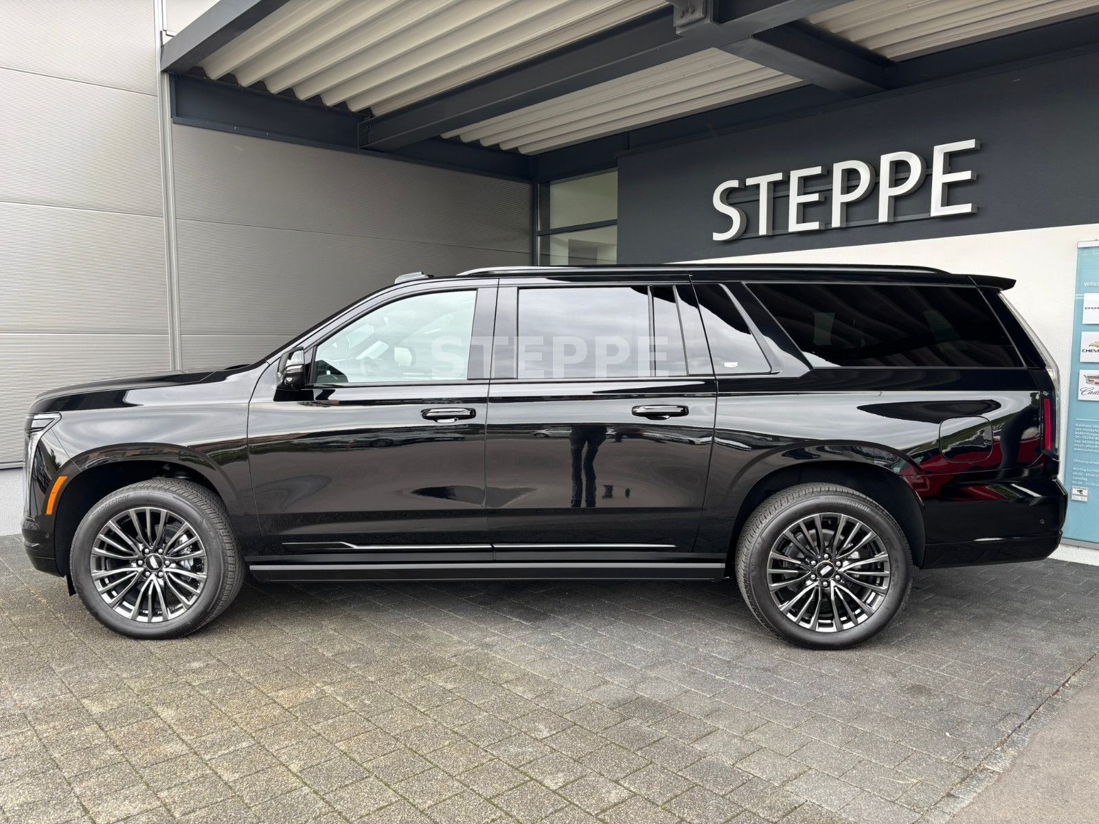 Cadillac Escalade FACELIFT MY26 6.2 V8 ESV Sport Platinum