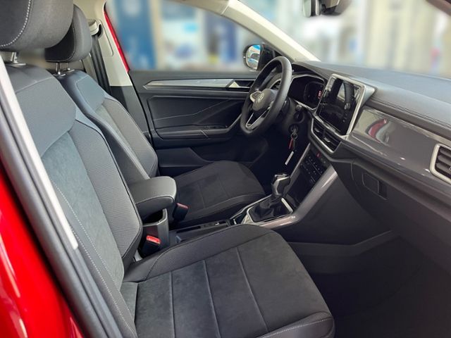 Fahrzeugabbildung Volkswagen T-Roc 1.5 TSI DSG STYLE GJR AHK NAVI IQ.DRIVE