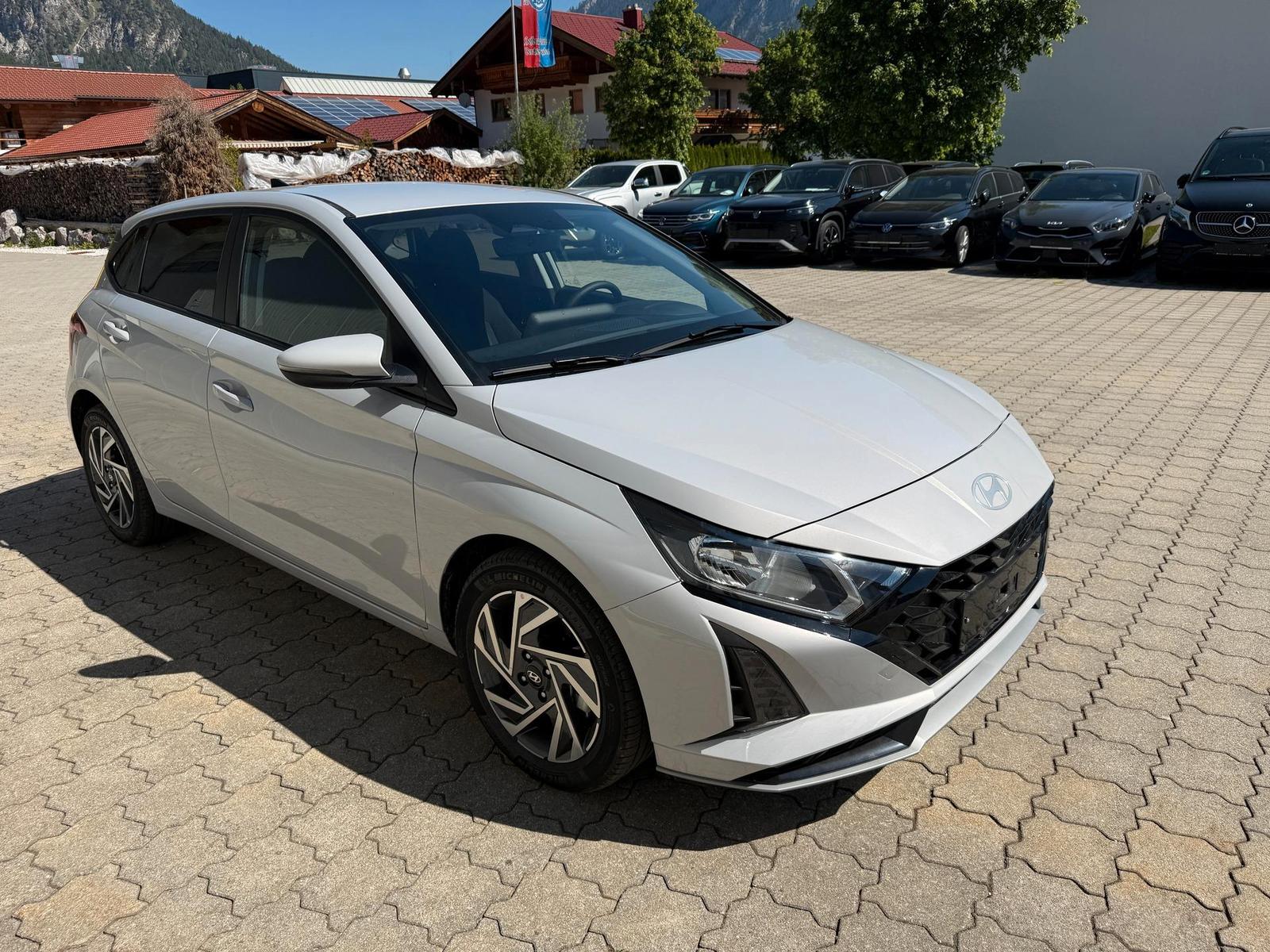 Hyundai i20 1.0 T-GDI Family , LHZ,R-Cam,Navi,App.Con...