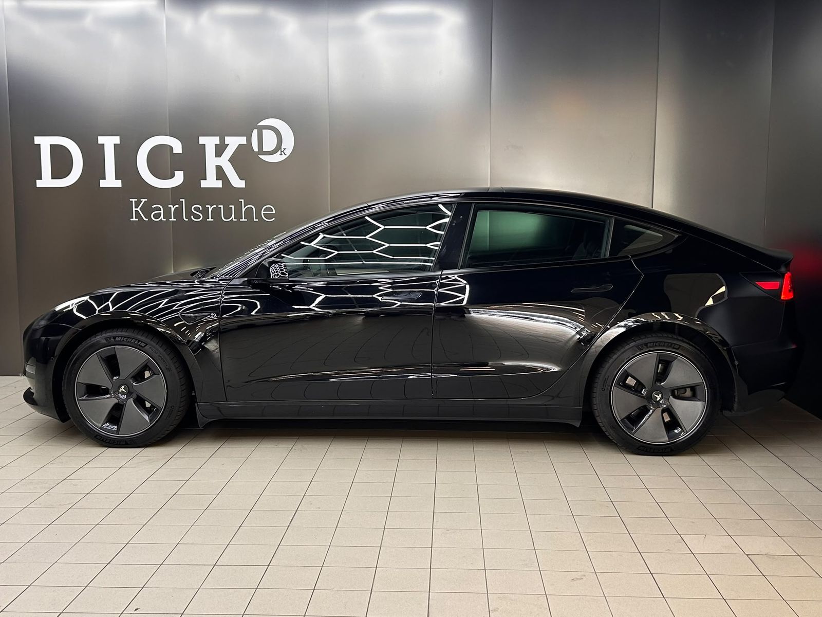 Fahrzeugabbildung Tesla Model 3 Long Range Dual AWD PANO+LED+NAV+SHZ+KAM