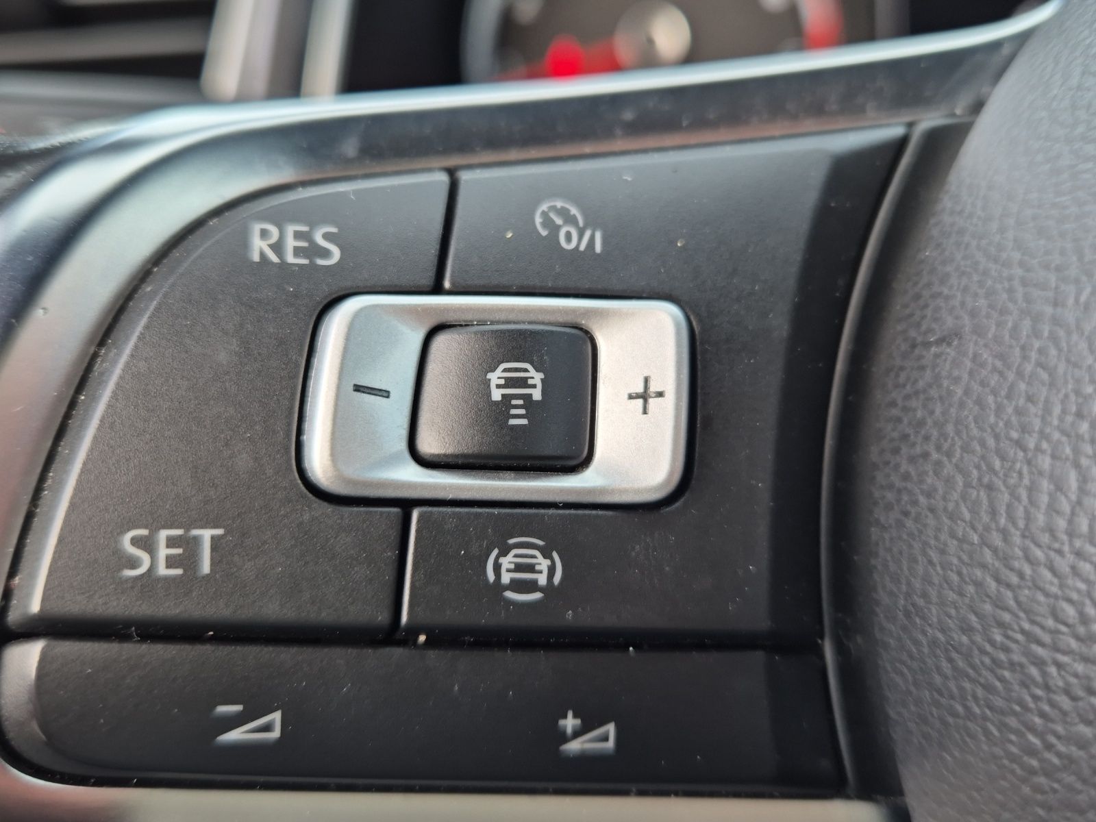 Fahrzeugabbildung Volkswagen T-Roc 1.5 TSI Sport LED Navi