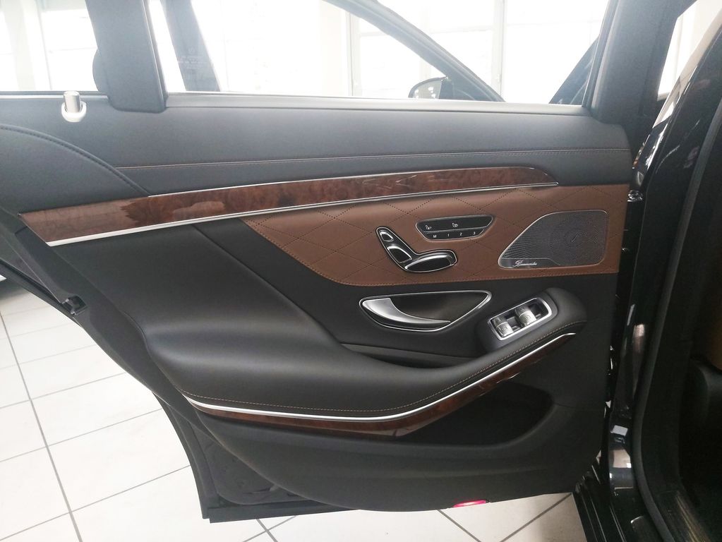 Mercedes-Benz S 500 4M AMG 20'' Exklusiv MEMORY TV DISTR 360°