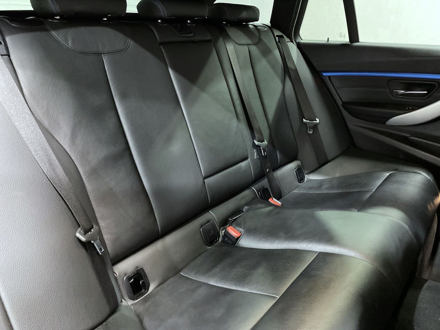 Fahrzeugabbildung BMW 318 d M Sport Shadow #LED#Leder#Tempomat#AHK#Nav