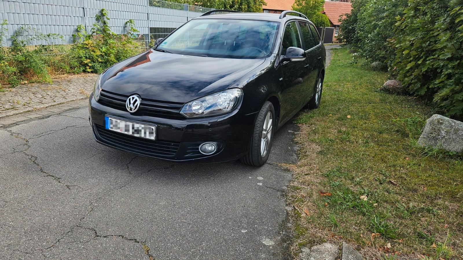 Volkswagen Golf 2012 — rear view