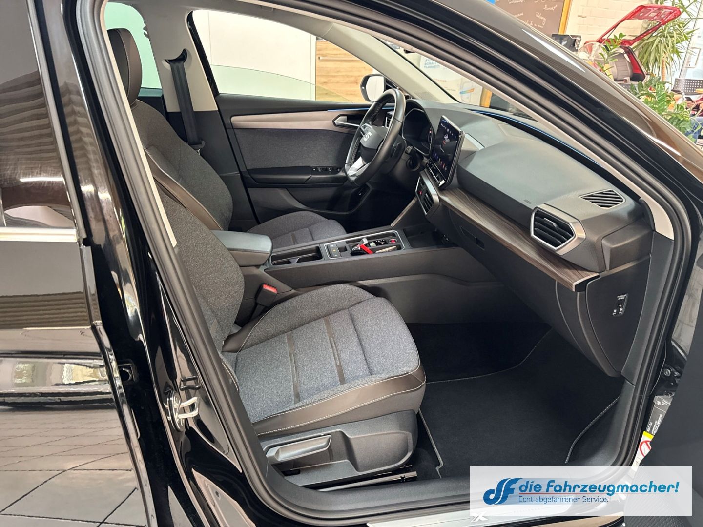 Fahrzeugabbildung SEAT Leon Sportstourer Xcellence e-HYBRID 1.4 EU6d Na