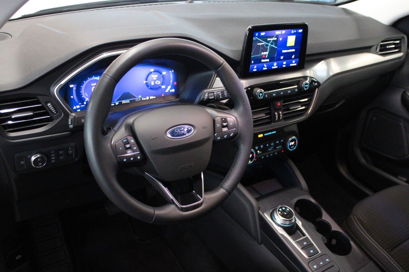 Fahrzeugabbildung Ford Kuga PHEV Aut. Titanium LED NAVI WinterPaket