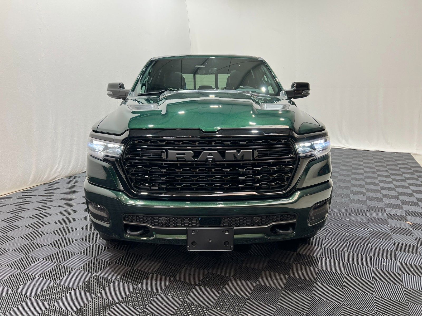Fahrzeugabbildung Dodge RAM 1500 Limited Night  5,7L V8 HEMI