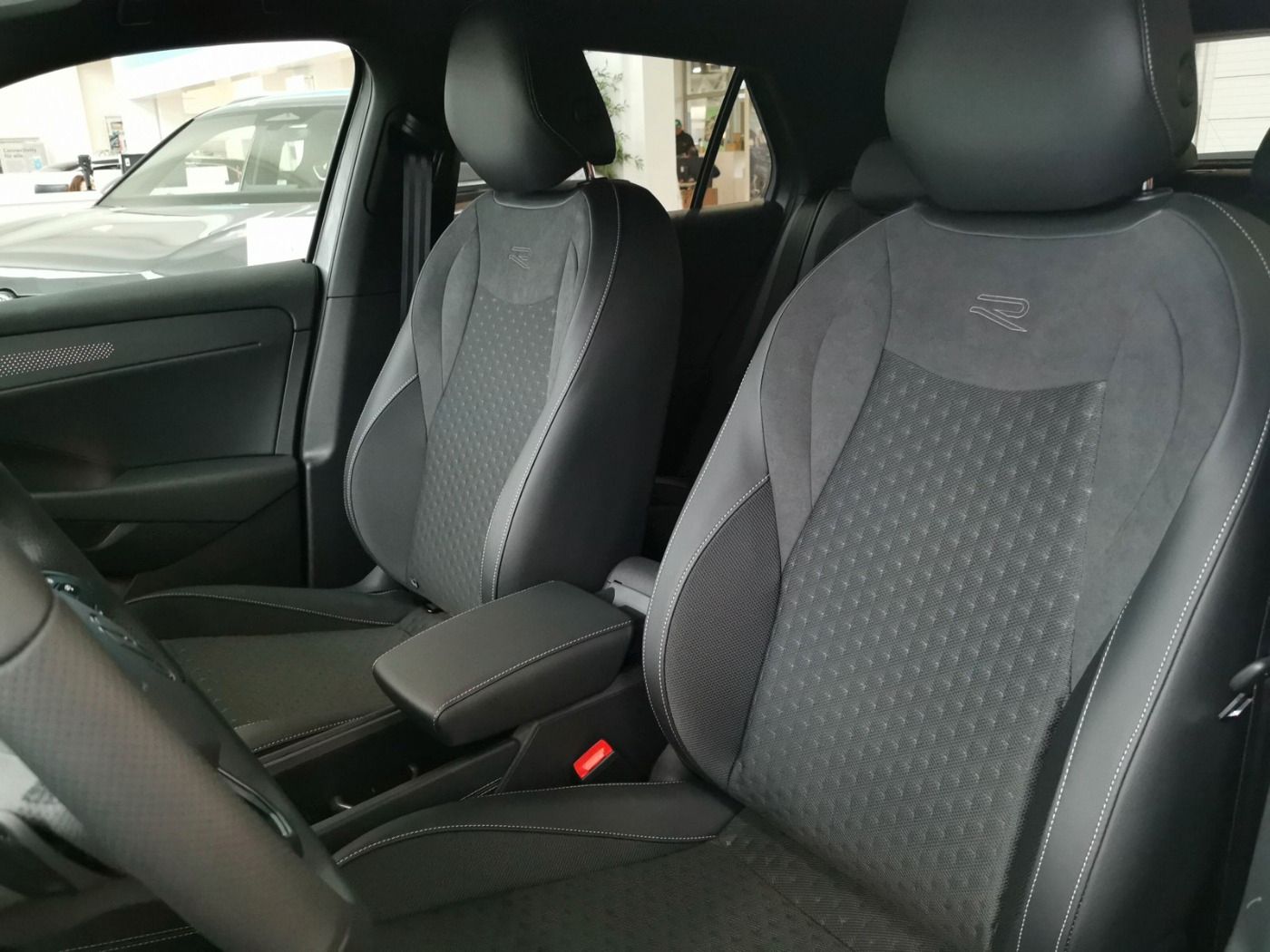 Volkswagen T-Roc - Bild 12