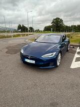 Tesla Model S 60D - - blaue Tesla Model S