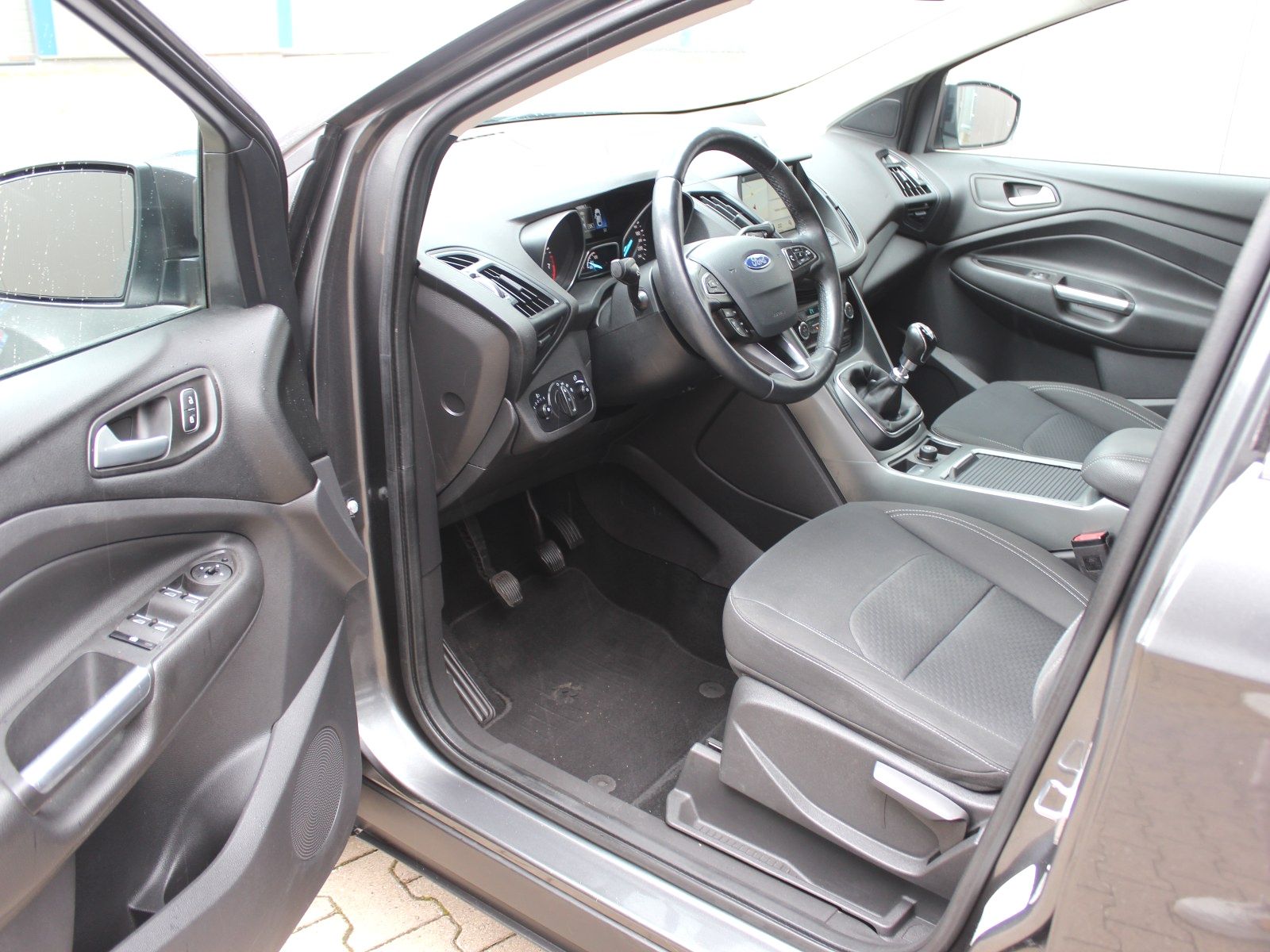 Fahrzeugabbildung Ford Kuga Cool & Connect 1,5 EcoBoost 4x2
