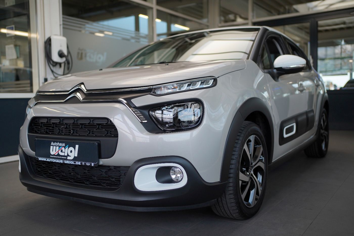 Fahrzeugabbildung Citroën C3 PureTech 110 Shine Pack Sitzheizung Navi DAB