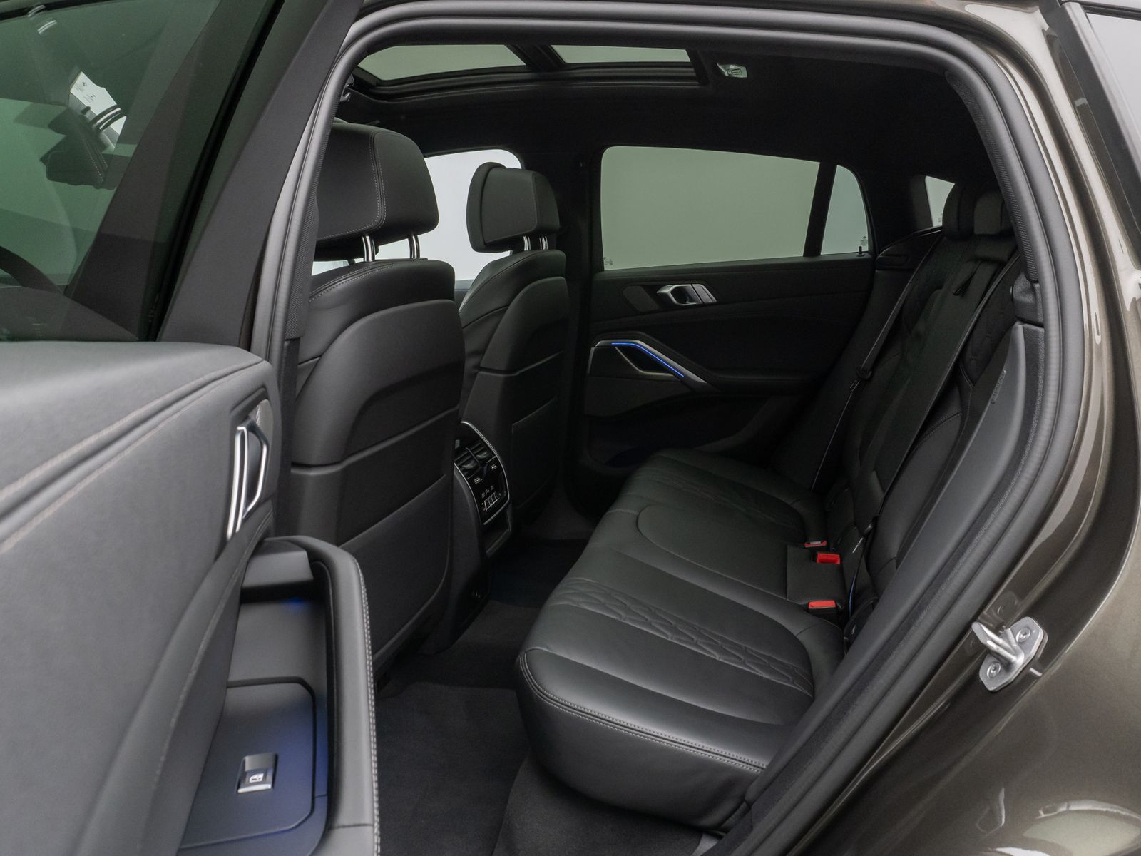 Fahrzeugabbildung BMW X6 M50i Panorama Laser 360° DAB H/K HUD 22Zoll