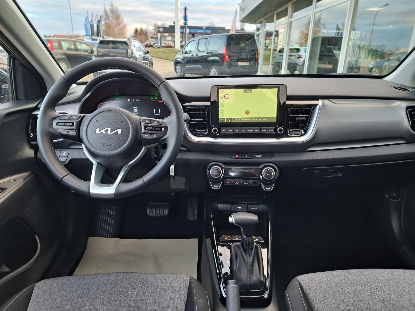 Fahrzeugabbildung Kia Stonic 1.0 T-GDI AUTOMATIK LED NAVI WINTERPAKET