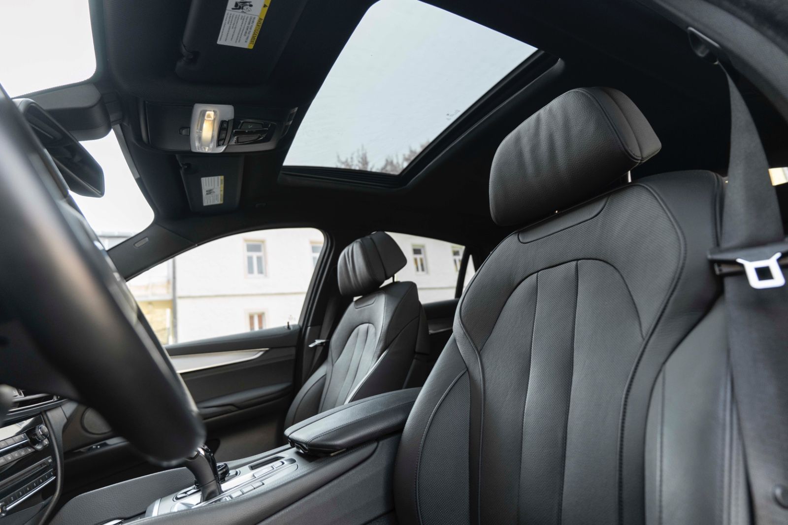 Fahrzeugabbildung BMW X6 xDrive35i M HUD H&K 360° LED TOTW PDC