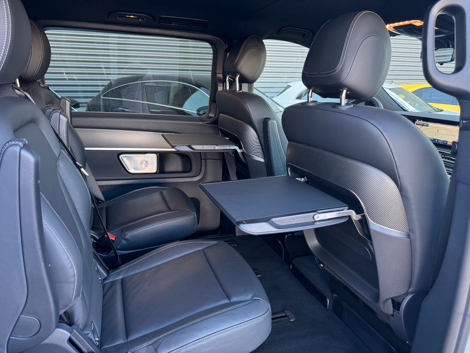 Fahrzeugabbildung Mercedes-Benz V 300 d 4MATIC EXCLUSIVE AMG Tische AHK2,5to