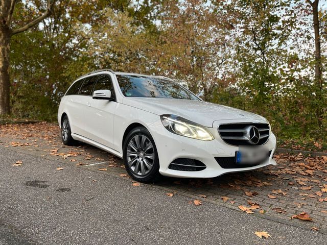 Mercedes-Benz E220 CDI BE DISTR/AHK/LED/36...