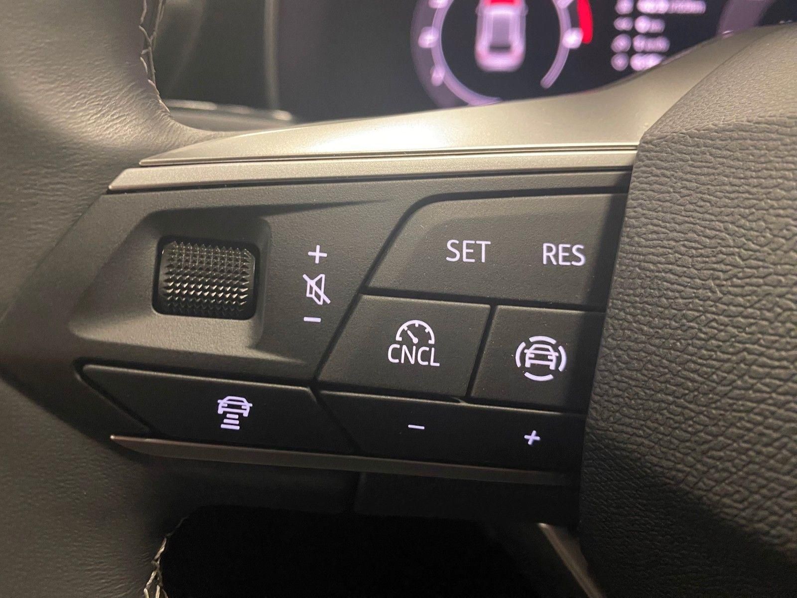 Fahrzeugabbildung SEAT Leon 1.5 TSI STYLE+R Kamera+ACC+3 Zonen KLIMA+BC