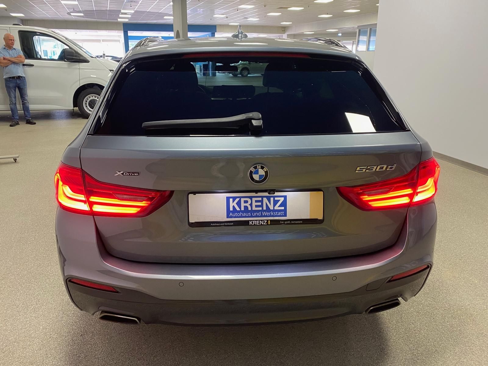 Fahrzeugabbildung BMW 530 3.0 24V 530 d xDrive M-Paket+Sport+LEDER+PDC