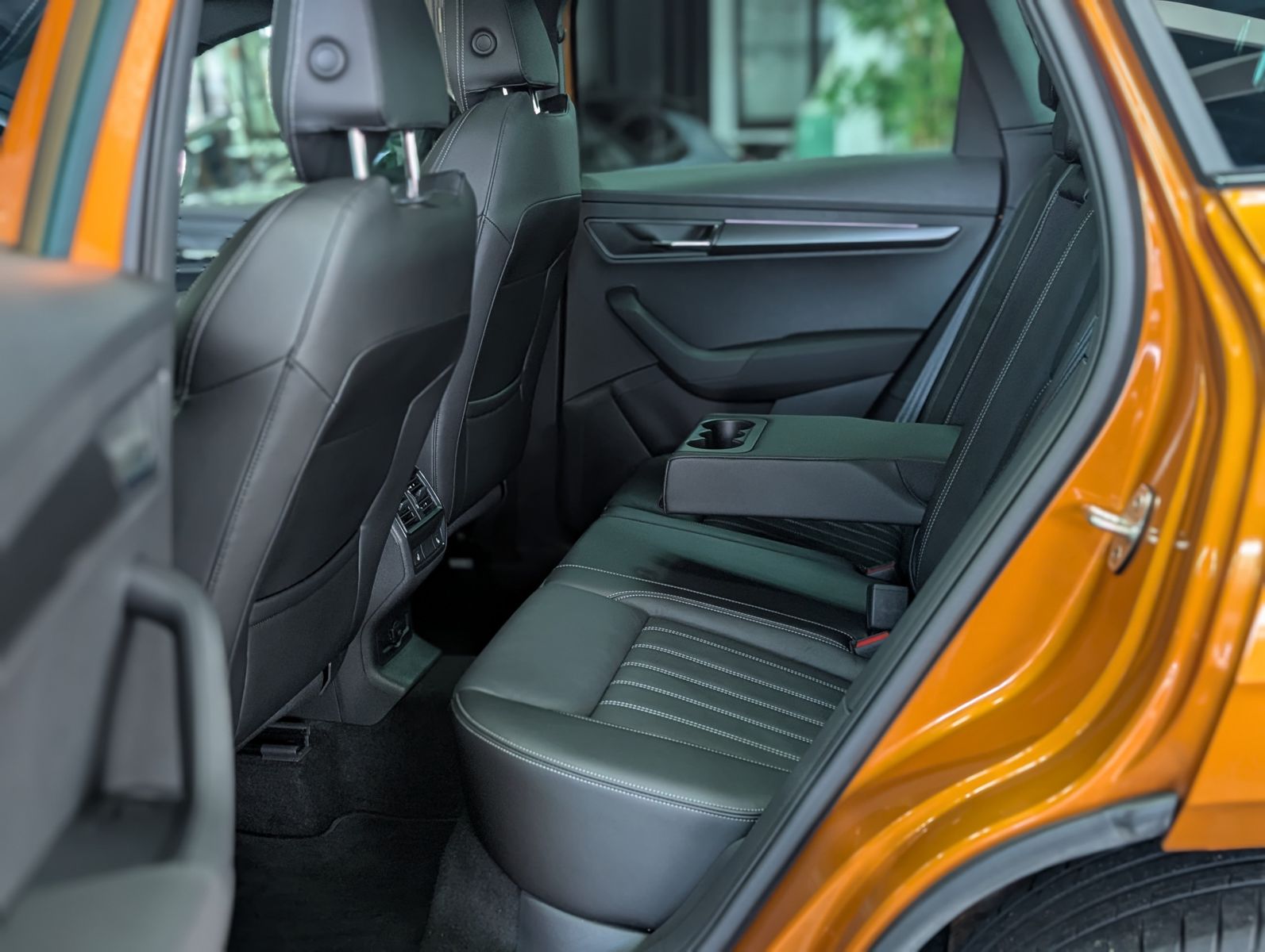 Fahrzeugabbildung SKODA Karoq Sportline 4x4 2.0 TSI PANO AHK StHz VOLL