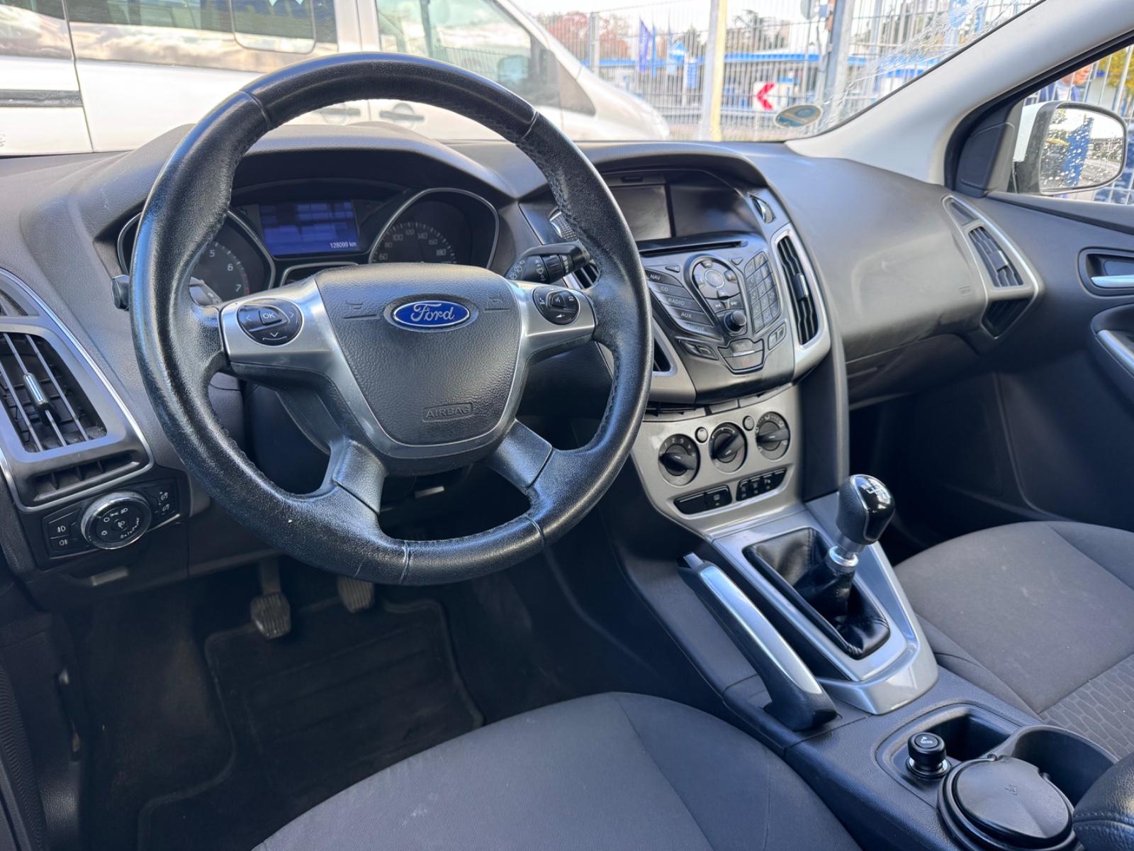 Ford Focus 2013 — photo 11