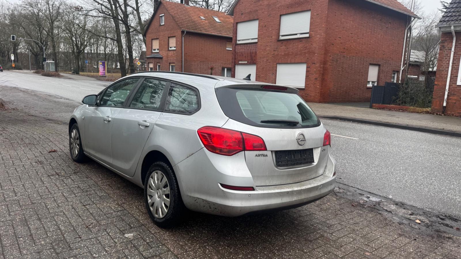 Opel Astra 2012 — photo 5