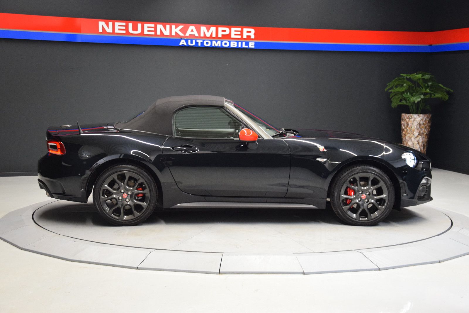 Fahrzeugabbildung Abarth 124 Spider Turismo Leder Bose PDC Radio+