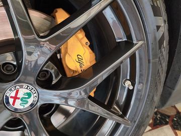 Alfa-Romeo Stelvio - 10