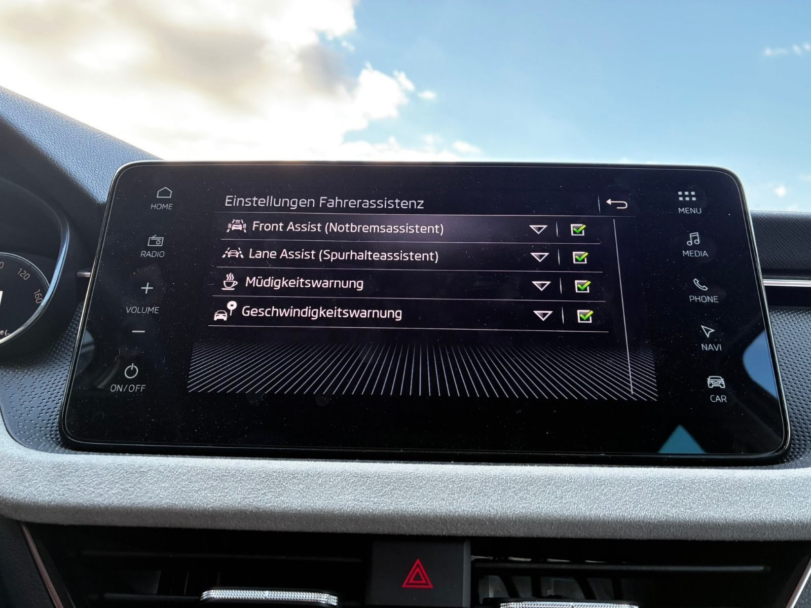 Fahrzeugabbildung SKODA Scala TSI DSG*RFK*NAVI*LED