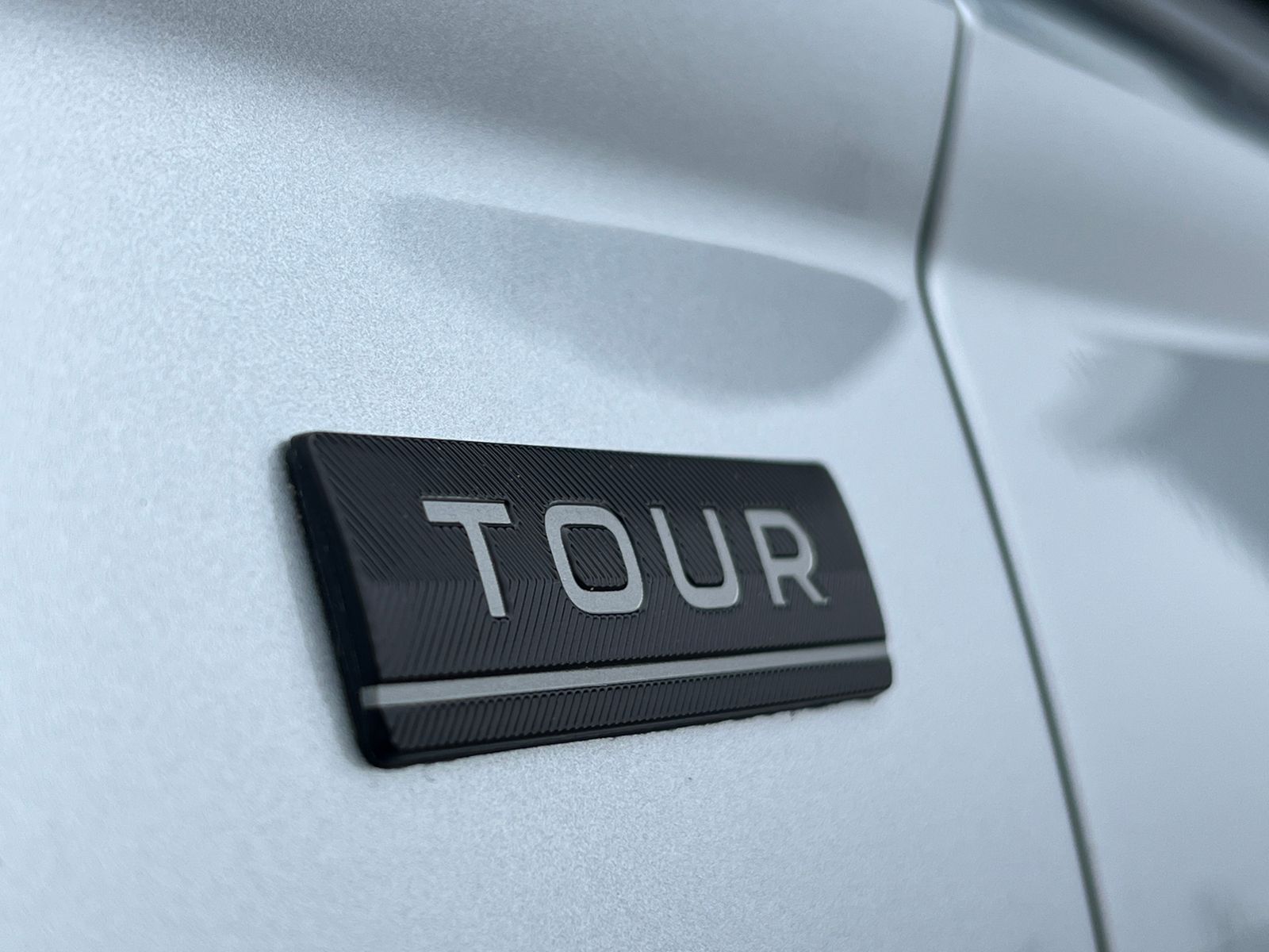 Fahrzeugabbildung SKODA Karoq Tour 1.5 TSI DSG *AHK, 17" LM-Felge, Navi,