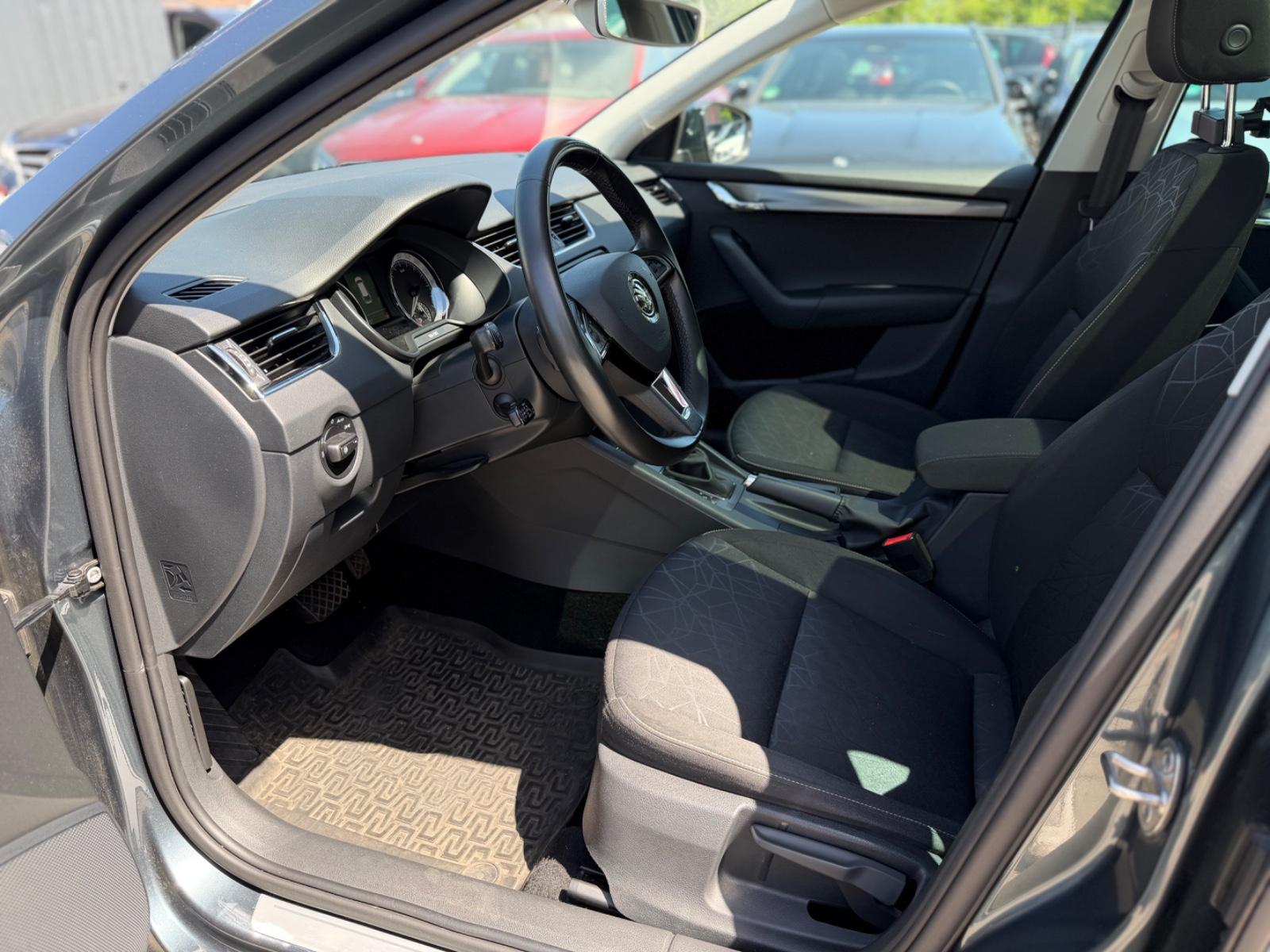 Skoda Octavia Combi 1.5  STNDHEIZ*PANO*AHK*LED*ACC*KAM
