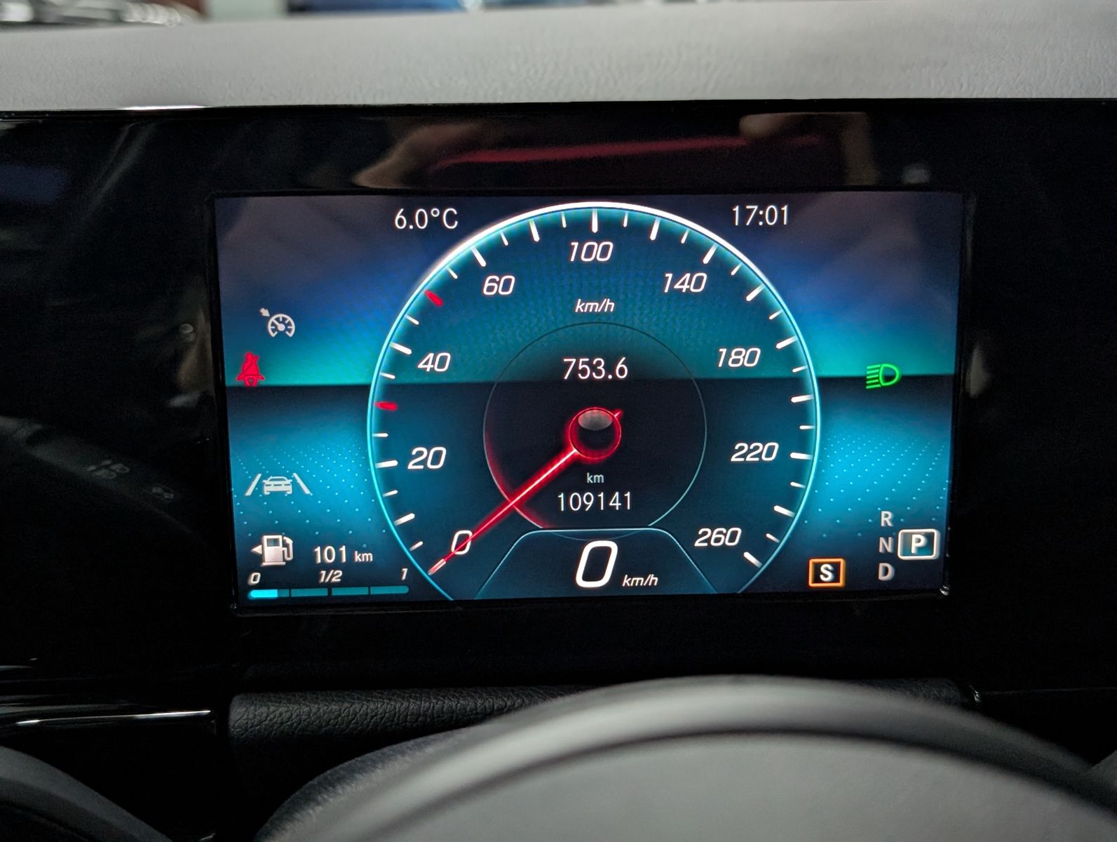 Fahrzeugabbildung Mercedes-Benz GLA 220 d STYLE MBUX TEMP StHz LEDER SHZ KEYLESS