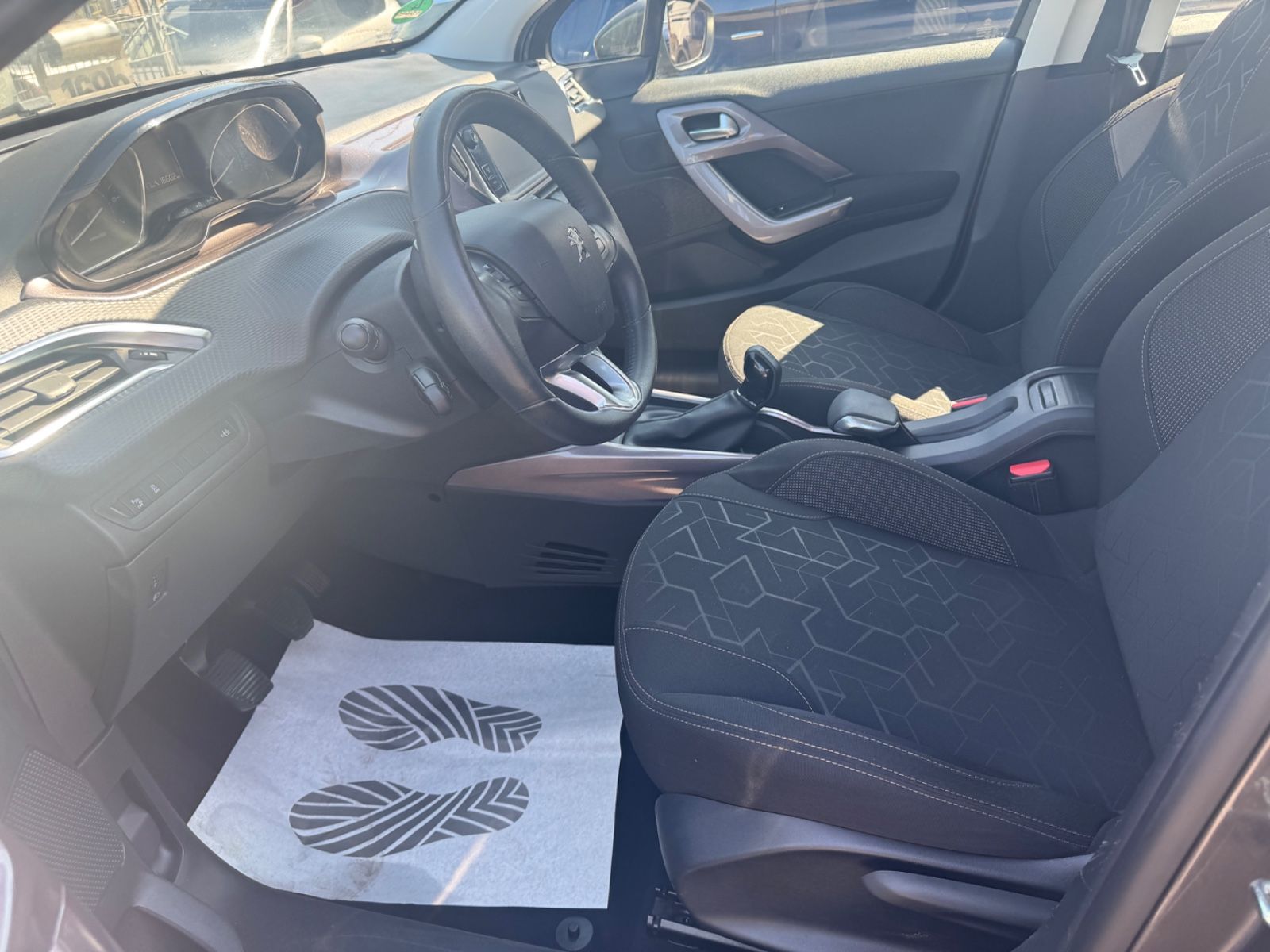 Fahrzeugabbildung Peugeot 2008 Active Klimaanlage