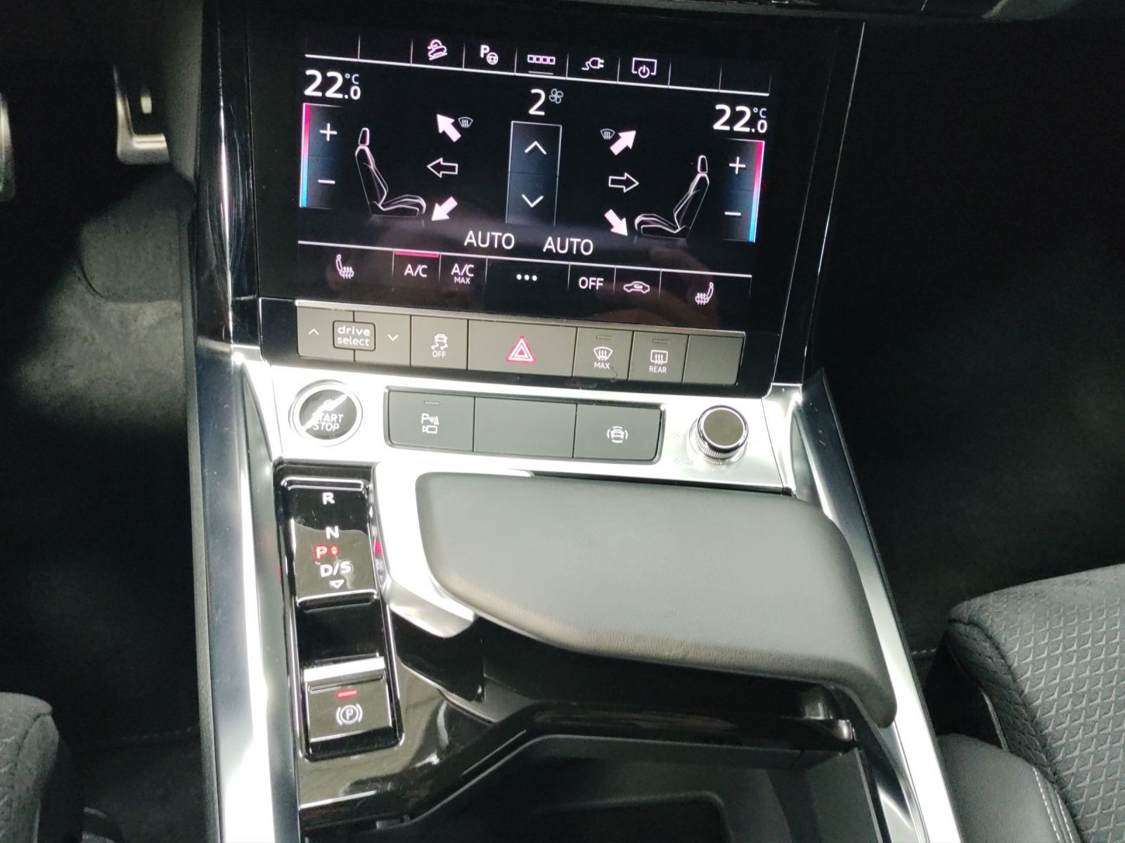 Audi Q8 e-tron - Bild 12