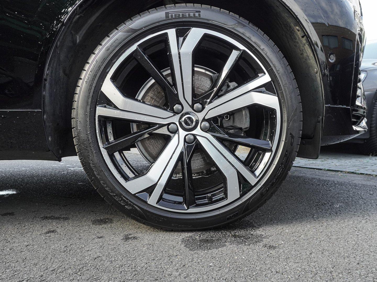 Volvo XC60 B4 B R-Design STANDHZG PANO AHK 360° H&K LE
