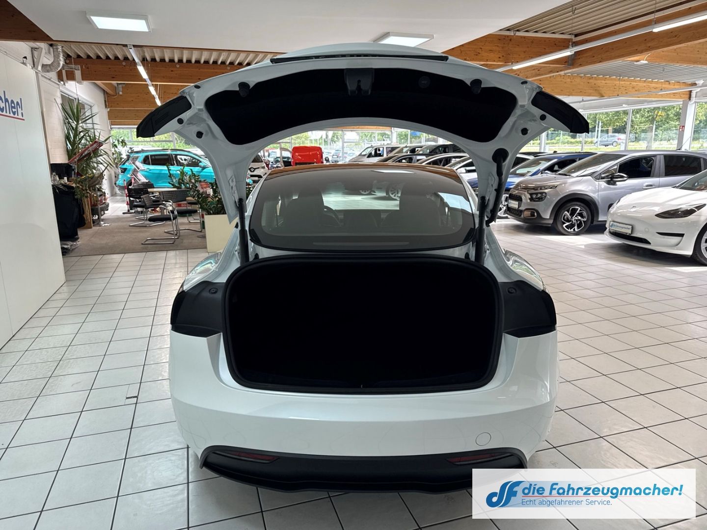 Fahrzeugabbildung Tesla Model 3 Basis RWD Leder Soundsystem ACC El. Heck