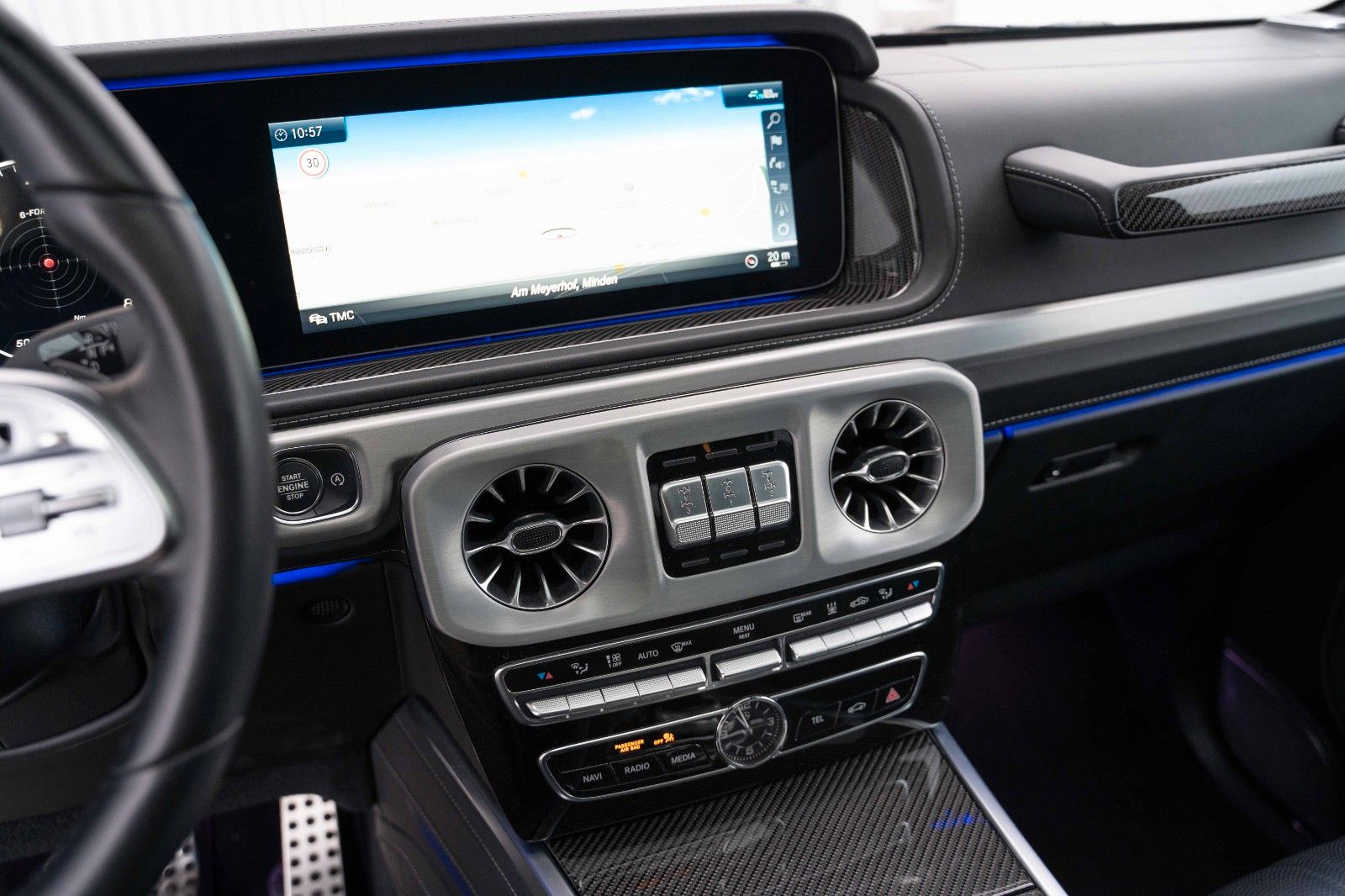 Fahrzeugabbildung Mercedes-Benz G500 V8 AMG BURM MEMORY CARBON 20" PANO 360° G63