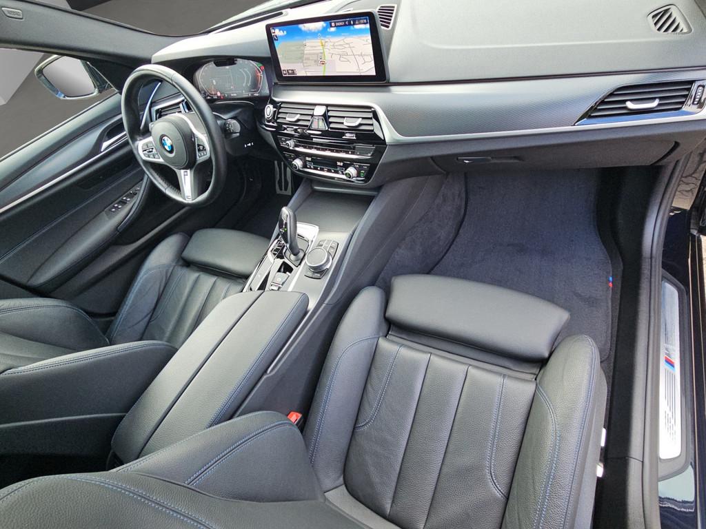 BMW 530d T. M-SPORT LASER PANO STANDH KAMERA 19" AHK
