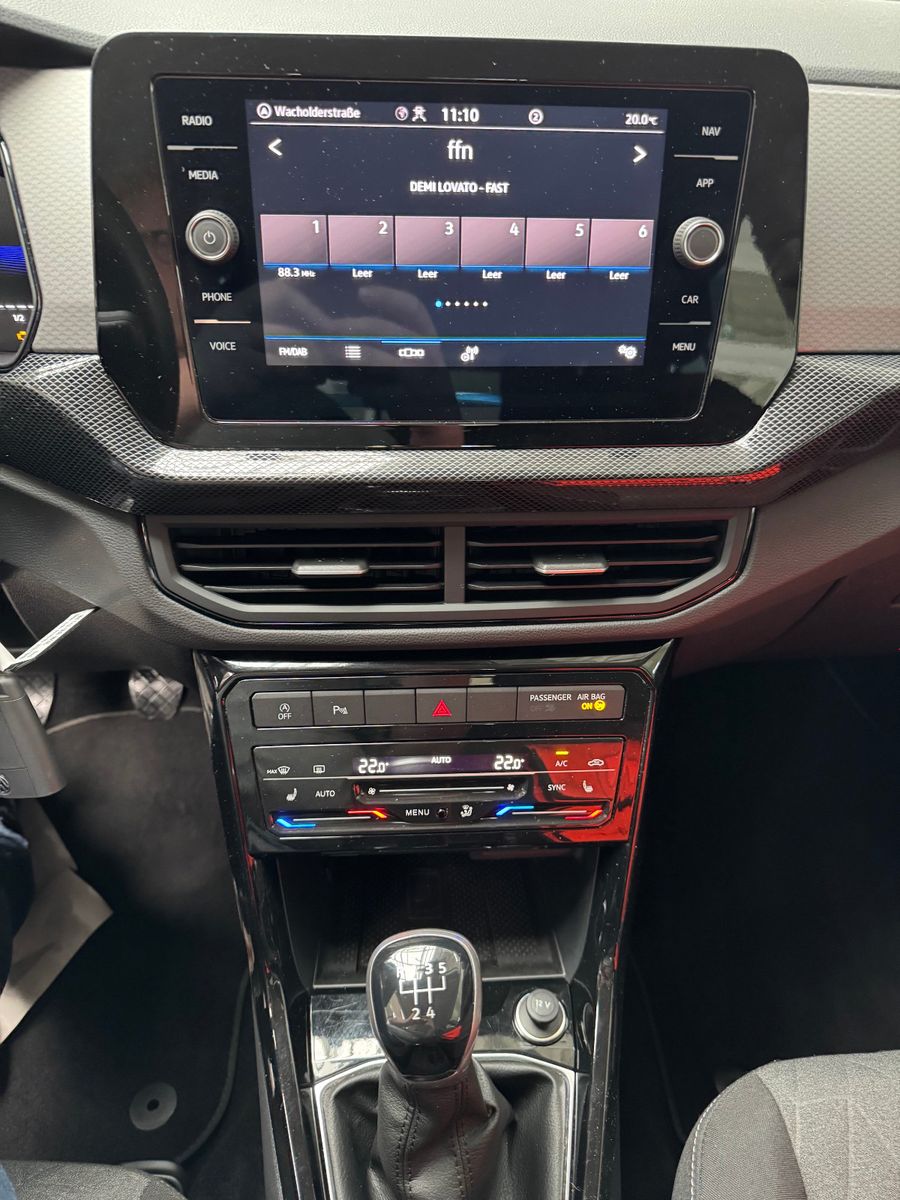 Fahrzeugabbildung Volkswagen T-Cross 1.0 TSI 70 kW Life +LED+SHZ+ACC